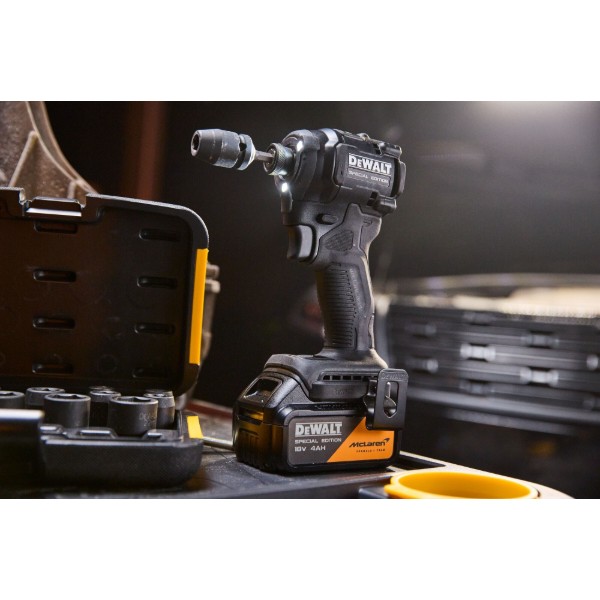 Фото - Шуруповерт DeWALT DCF86MM2T